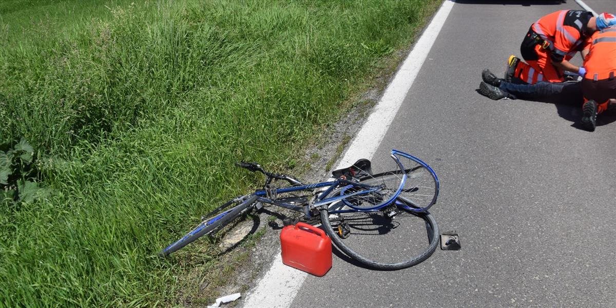 Cyklista jazdil bez prilby a pod vplyvom alkoholu, skončil v nemocnici