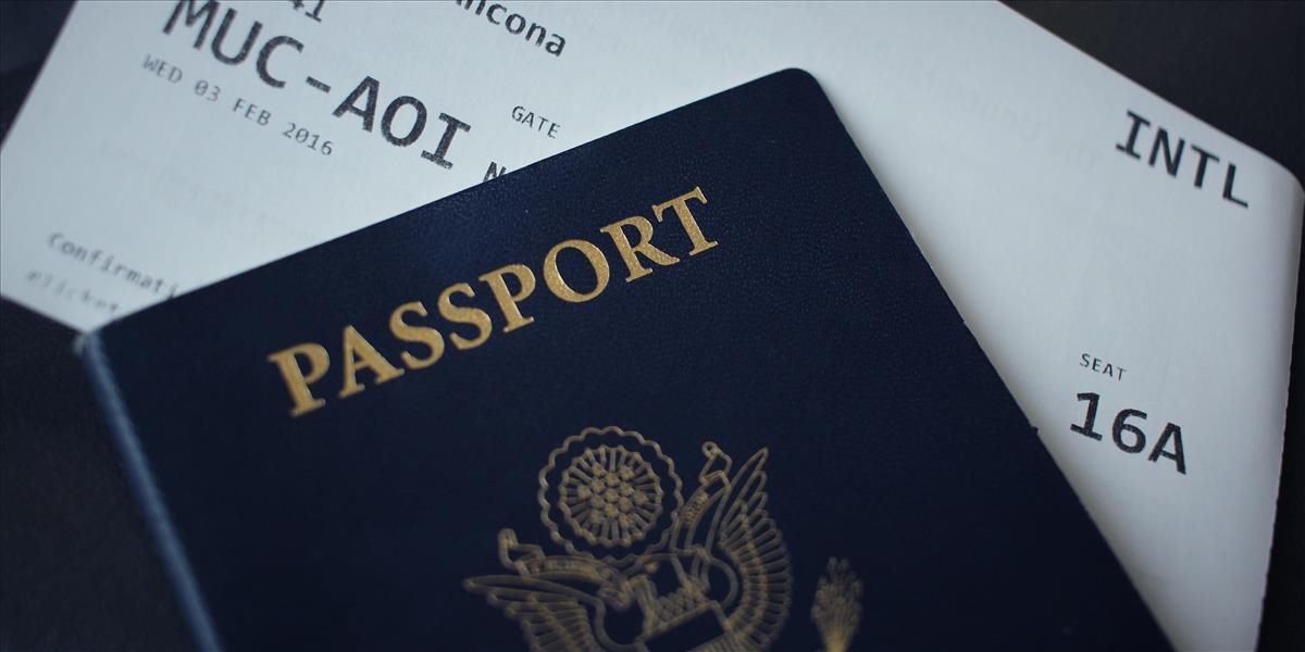 Pri cestovaní nestačí skontrolovať dĺžku platnosti pasu len dospelým