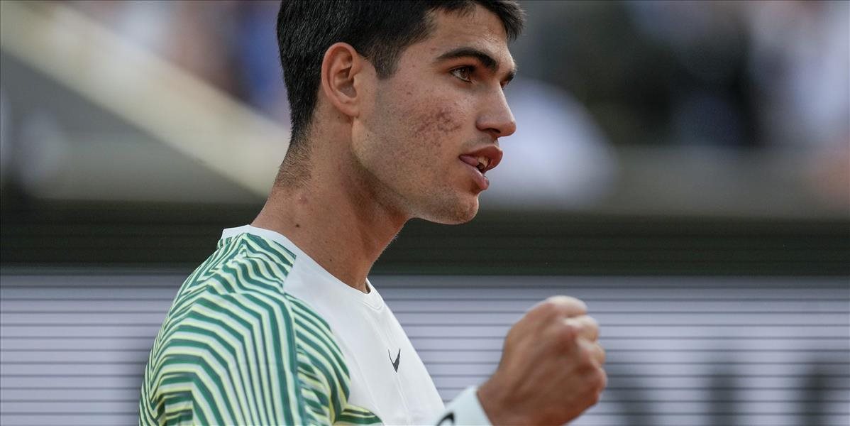 Španielsky tenista Alcaraz bude súperom Djokoviča v semifinále dvojhry na grandslamovom turnaji Roland Garros