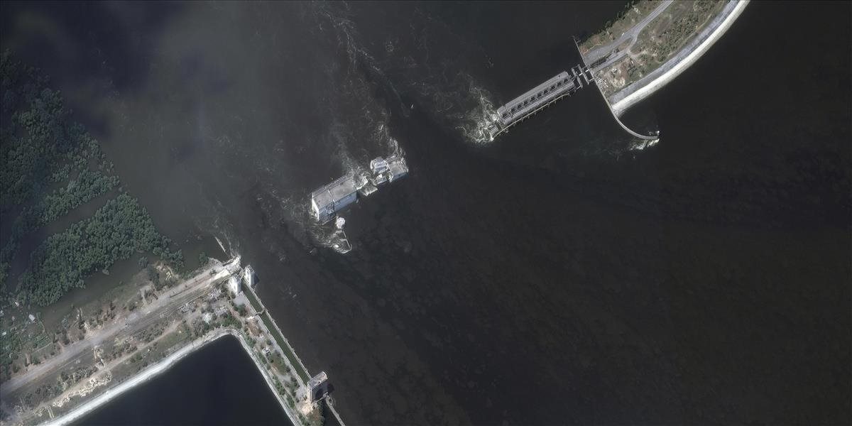 Voda z ukrajinskej Kachovskej priehrady zaplavila už vyše 600 kilometrov štvorcových územia