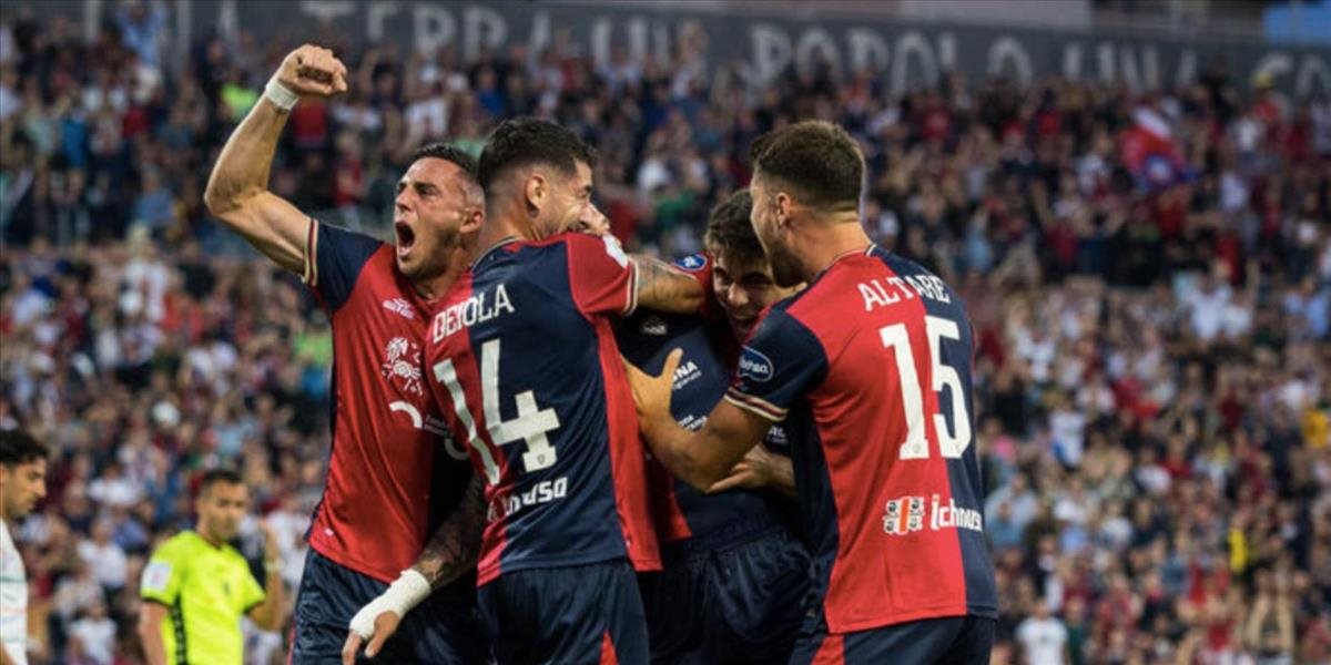 Taliansky futbalový klub Cagliari v zostave s Adamom Obertom si vybojoval postup do Serie A