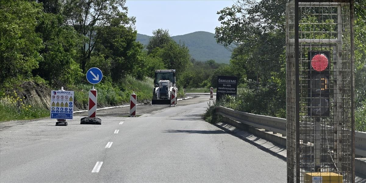 Na ceste medzi Vranovom nad Topľou a Parchovanmi sa začali stavebné práce