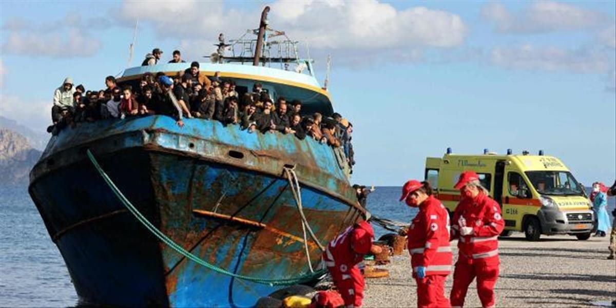 Grécke úrady zachránili 90 migrantov z jachty s americkou vlajkou