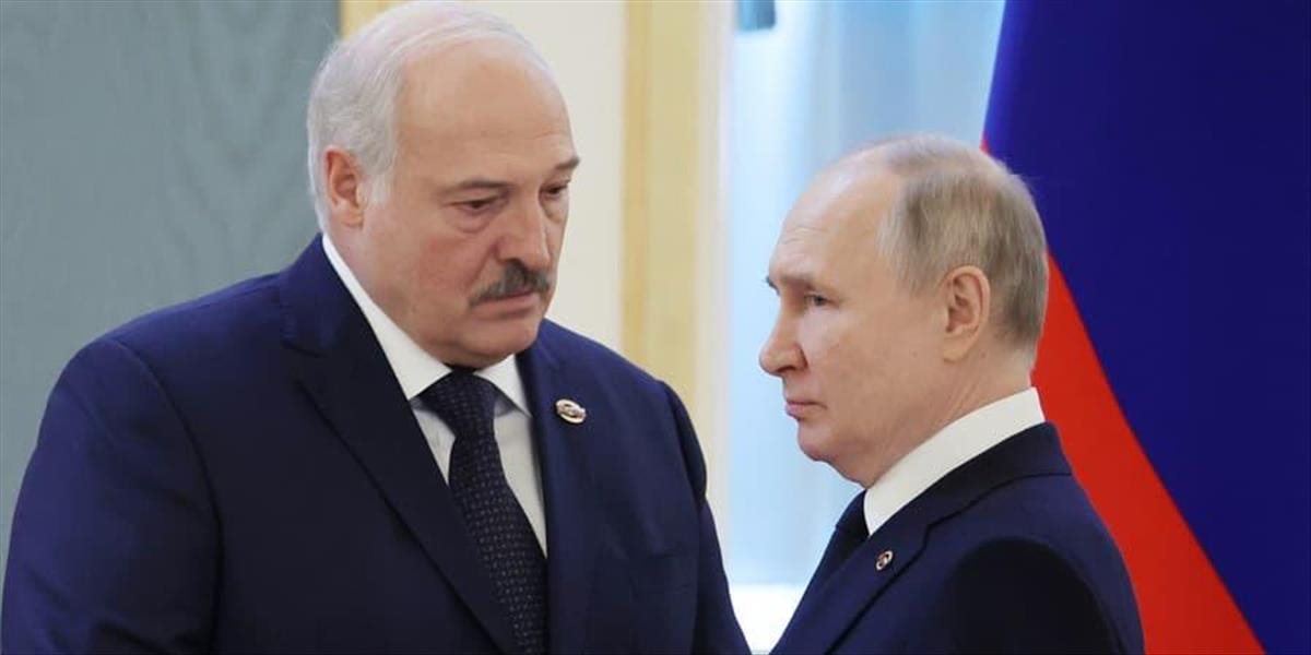 Podľa prezidenta Lukašenka začalo Bielorusko prijímať dodávky ruských jadrových zbraní