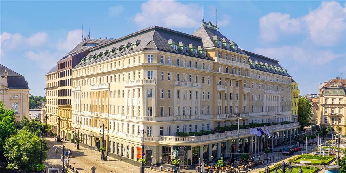 Začal sa proces v kauze hotela Carlton, obžalovaní vinu odmietajú