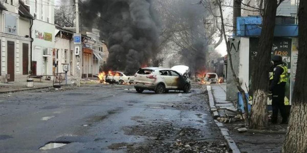 Ukrajina hlási štyri obete a dvoch zranených pri ostreľovaní Chersonskej oblasti