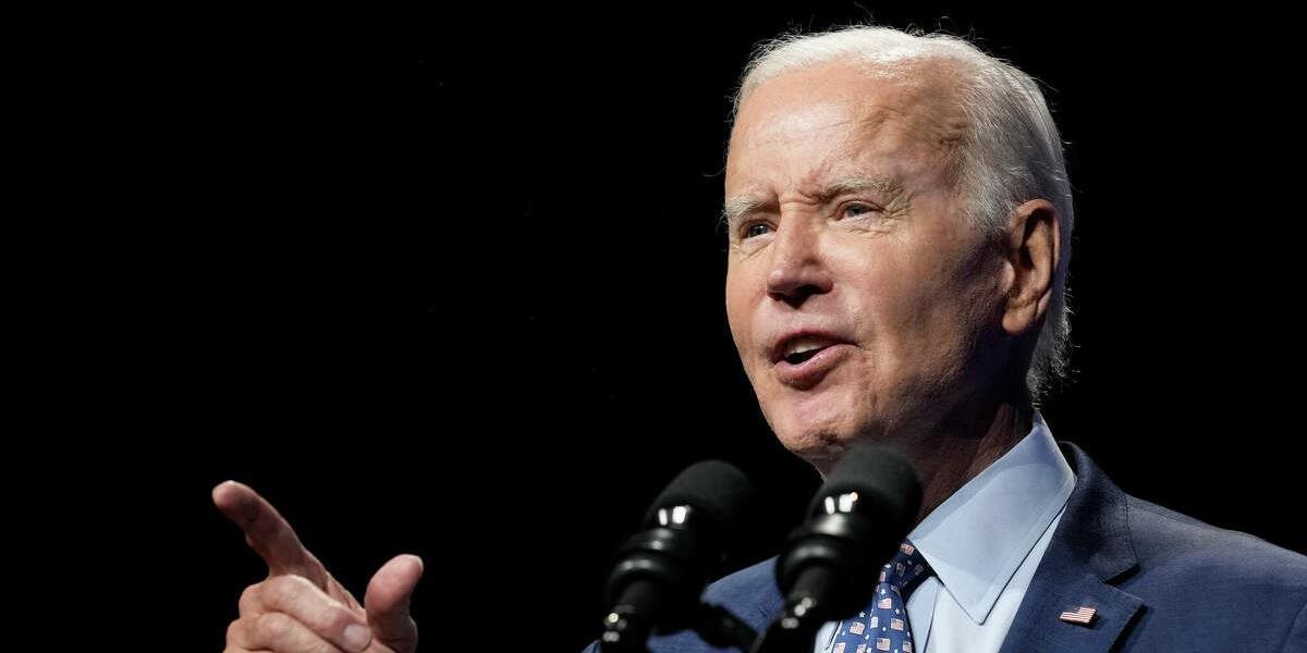 V USA prezident Biden vyzval na sprísnenie obmedzení v oblasti strelných zbraní