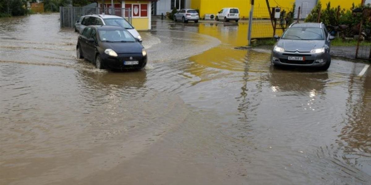 Pre záplavy v Srbsku vyhlásili výnimočný stav v 52 obciach, evakuovali 200 ľudí