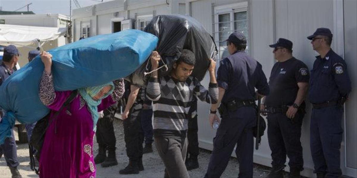 Pakistan po tragédii lode pri Grécku zatkol 10 podozrivých prevádzačov migrantov
