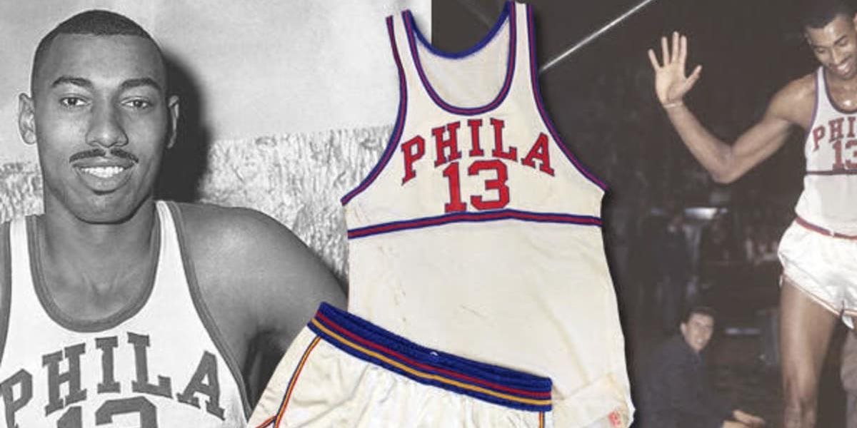 Dres amerického basketbalistu Chamberlaina predali v aukcii za rekordných 1,79 milióna dolárov