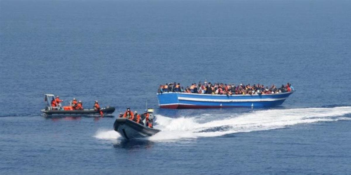 Talianska pobrežná stráž zachránila 44 migrantov, traja sú nezvestní