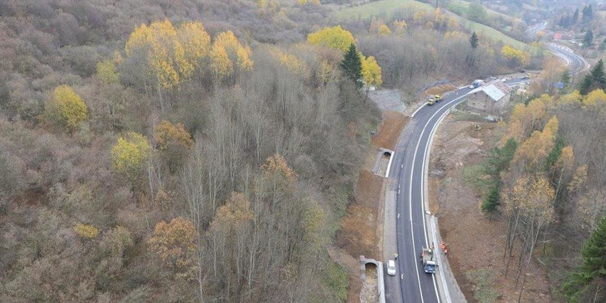 Cestu I/65 pri Kremnici po nehode kamiónu uzavreli pre všetku dopravu