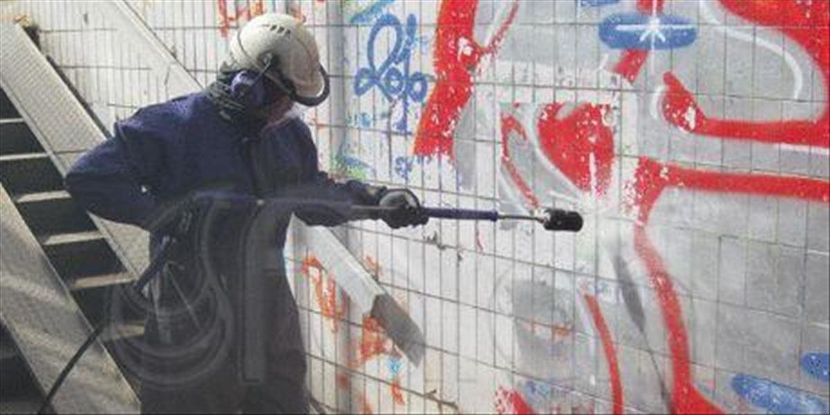 Odstraňovanie grafitov v Bratislave každoročne stojí 60.000 až 100.000 eur