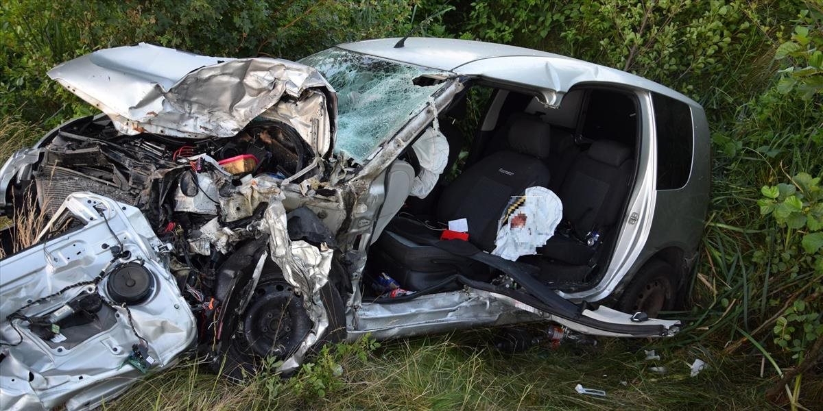 Pri zrážke áut pri Opatovciach nad Nitrou sa vážne zranil 23-ročný muž