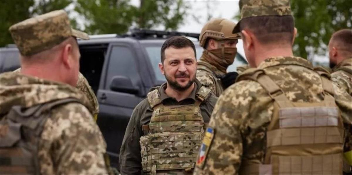 Ukrajinská armáda pokročila na fronte vo všetkých smeroch, uviedol prezident Zelenskyj