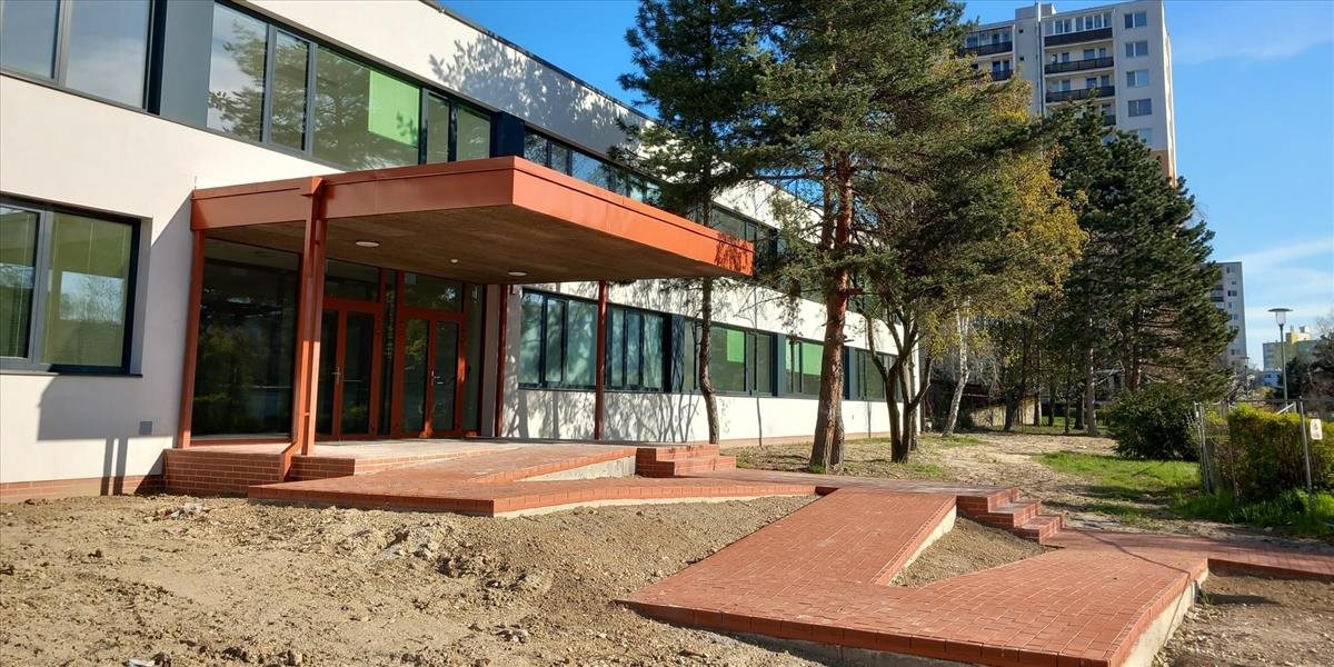 V bratislavskej Rači zrekonštruovali školu, otvoria ju v septembri