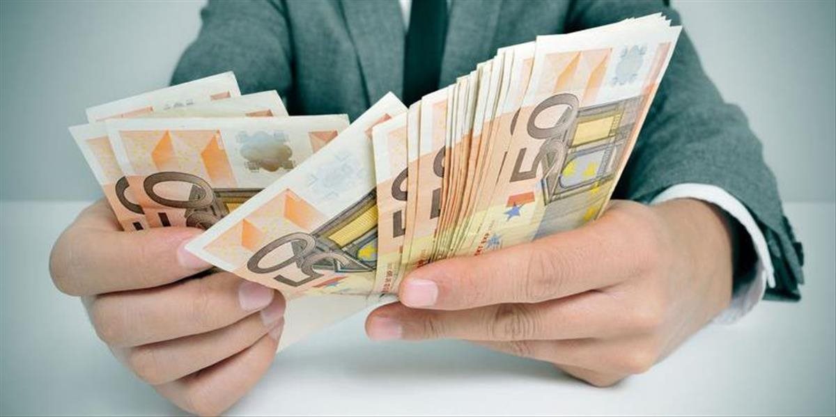 Podľa prieskumu takmer 7 % Slovákov má dlhy, ktoré nezvládajú splácať
