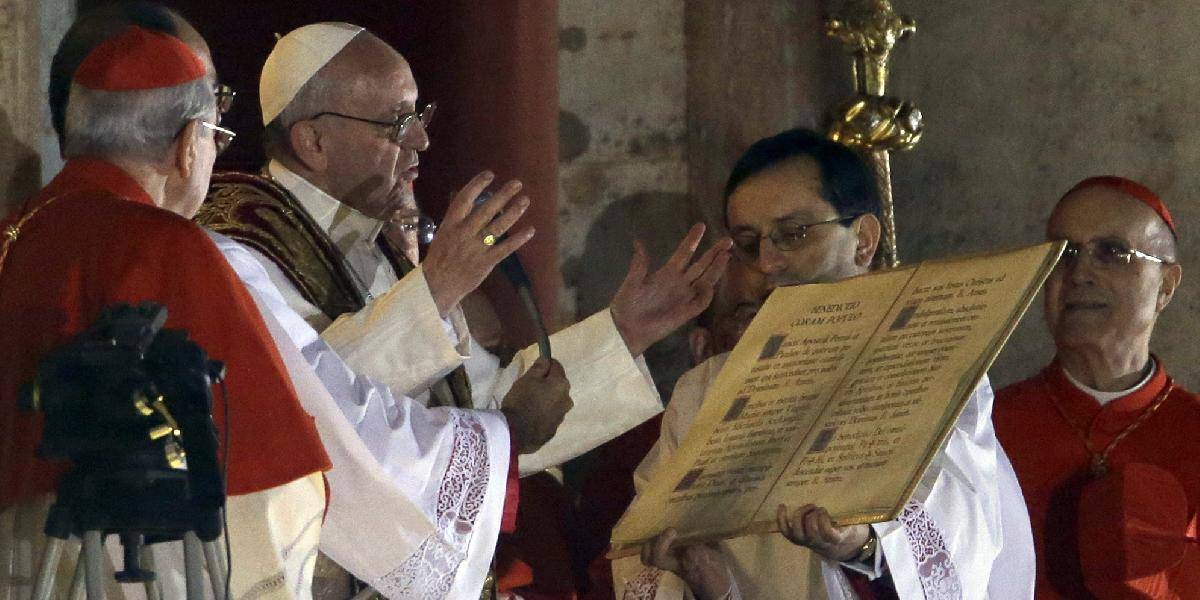 Meno nového pápeža Františka sa uvádza bez rímskej číslice
