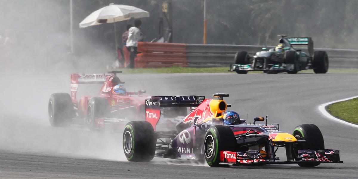 Vettel víťazom daždivej kvalifikácie v Malajzii