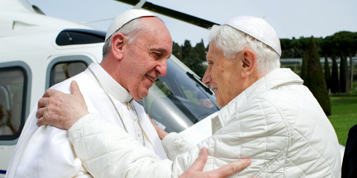 Pápež sa prvýkrát v histórii stretol so svojím predchodcom