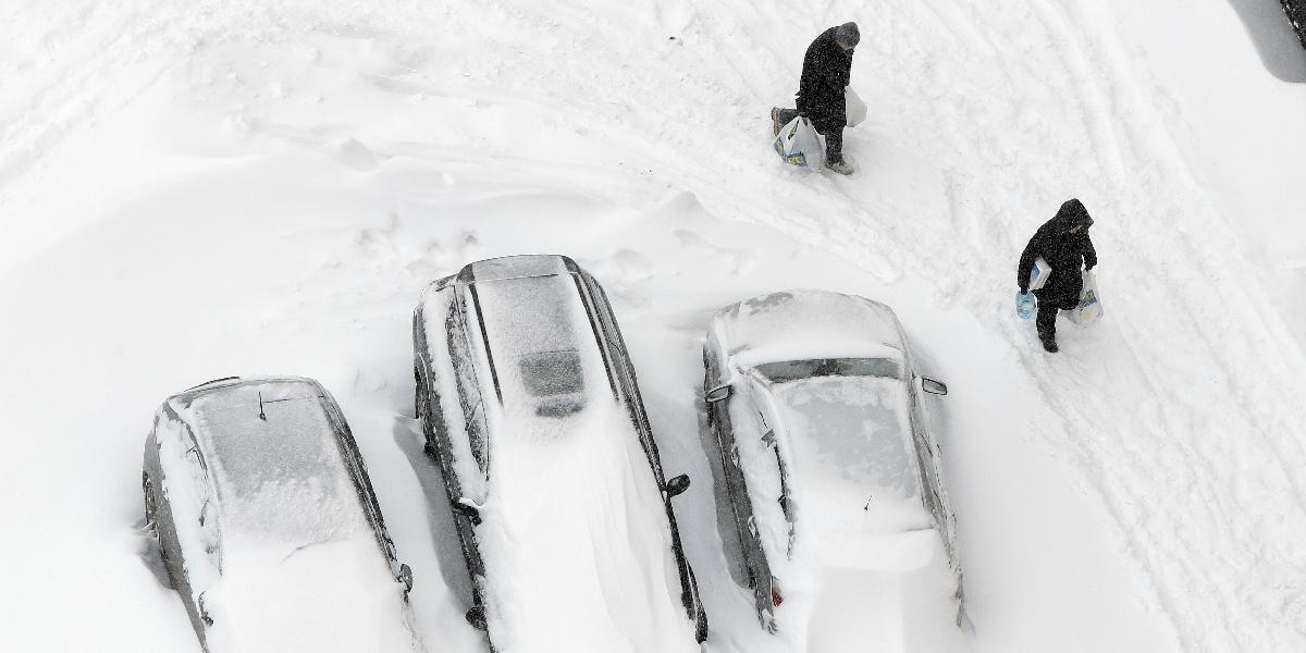 Ukrajinskí štátni zamestnanci zostali kvôli snehu doma