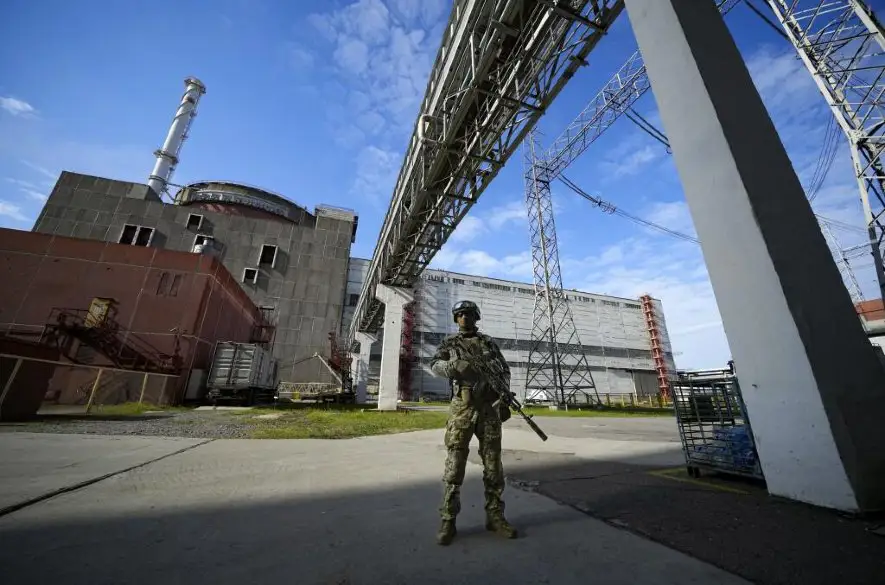 Podľa Ukrajiny údajne Rusko znižuje personál v Záporožskej jadrovej elektrárni