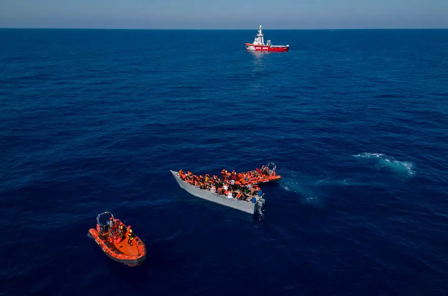 Taliansky ostrov Lampedusa je preplnený utečencami