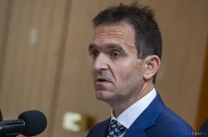 Premiér povzbudzuje mladých ľudí k zbieraniu skúseností za hranicami