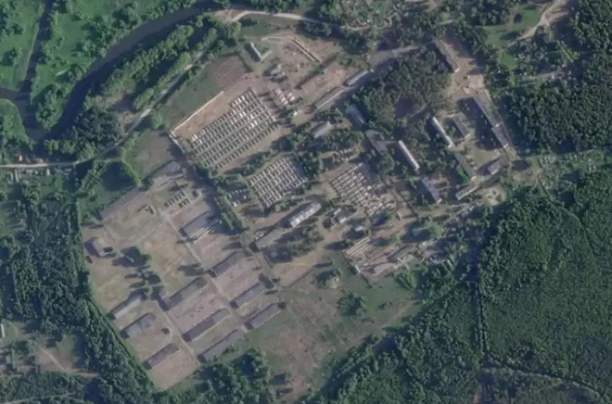 Družicová snímka, ktorú získala spravodajská stanica BBC zachytila možný nový tábor vagnerovcov v Bielorusku