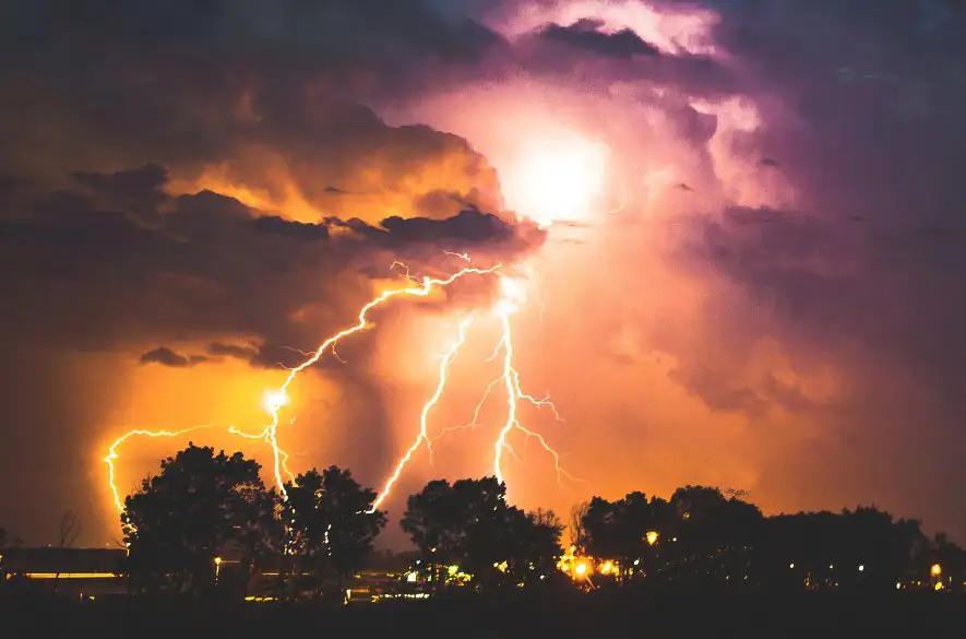 V okrese Bardejov platí najvyšší stupeň výstrahy pred búrkami s krúpami