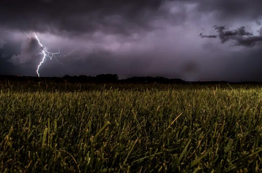 Búrky dnes zasiahnu najmä východné Slovensko