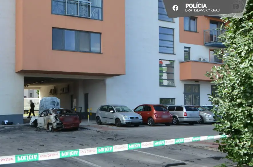 V Bratislave vybuchlo auto, začalo sa trestné stíhanie