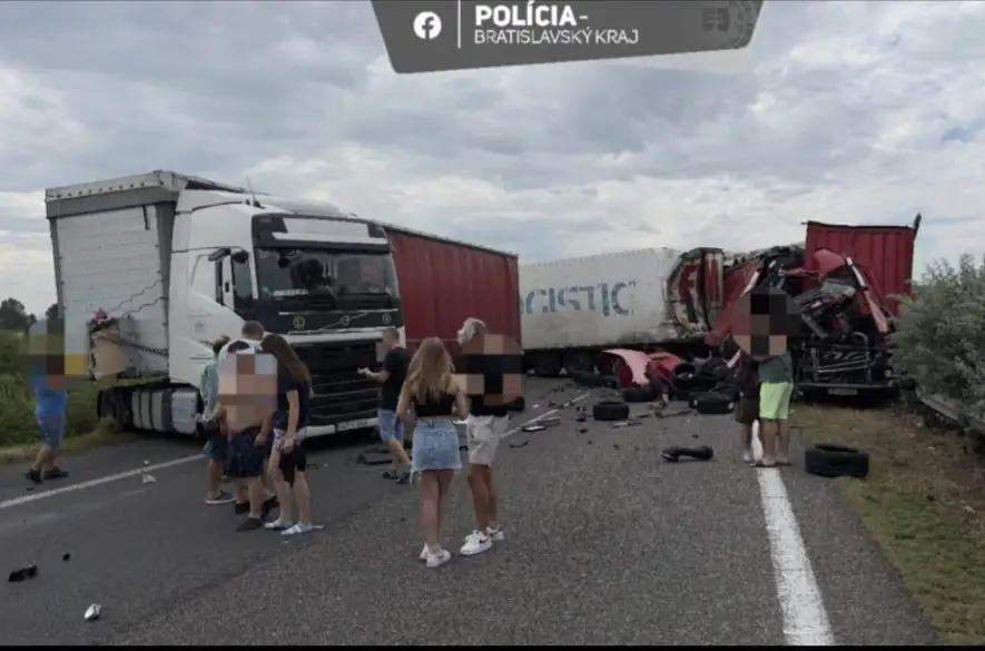 Ďalšia nehoda na D2! Diaľnica v smere do Českej republiky zostáva neprejazdná