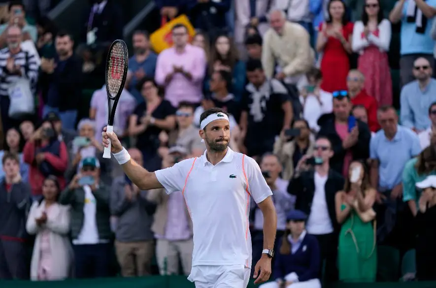 Dimitrov postúpil suverénne do 3. kola dvojhry na Wimbledone. Nemec Alexander Zverev úspešne prekonal úvodnú prekážku a Nór Casper Ruud sa rozlúčil s Wimbledonom