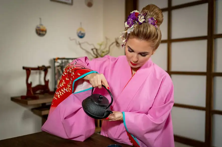 Slovenka s dušou Japonky Denisa Cabadaj Ogino má novú knihu Japonských rozprávok Ogi báje