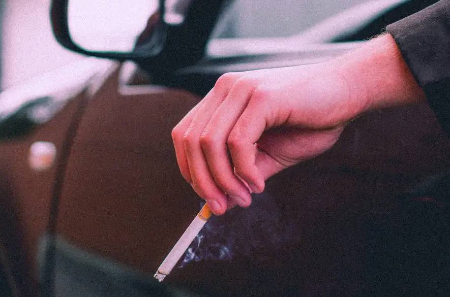 Nemecko chce zakázať fajčenie v autách, ak sú pasažiermi deti alebo tehotné ženy