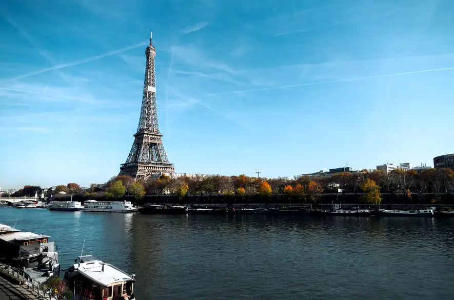 Paríž umožní od roku 2025 verejnosti zaplávať si v Seine