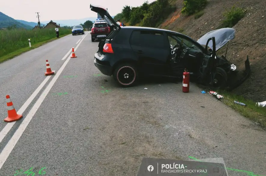 Opitý muž spôsobil pri Jelšave nehodu, zranili sa dve osoby