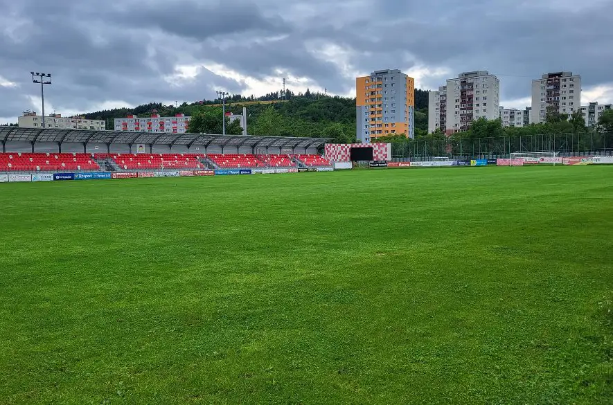 Na tréningovom ihrisku v Liptovskom Mikuláši menia 15-ročný umelý trávnik