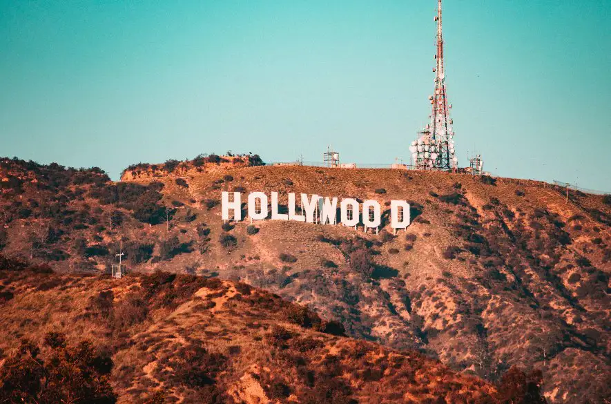 Ikonický Hollywood sign oslavuje 100 rokov