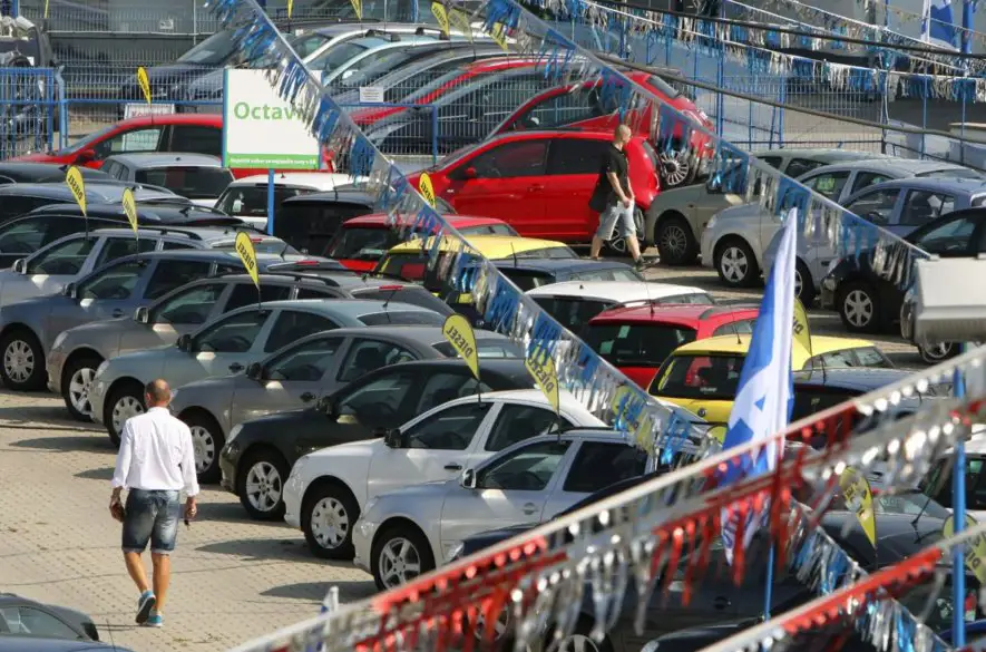Ponuka jazdených áut v júni klesla, ceny ostávajú stabilné, informuje spoločnosť Aures Holdings
