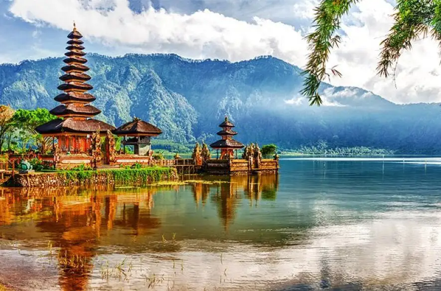 Indonézsky ostrov Bali turistom spoplatní vstup