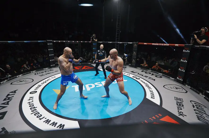 Bývalého UFC bojovníka mal na lopate: Štefan Vojčák zaznamenal prvú kariérnu porážku