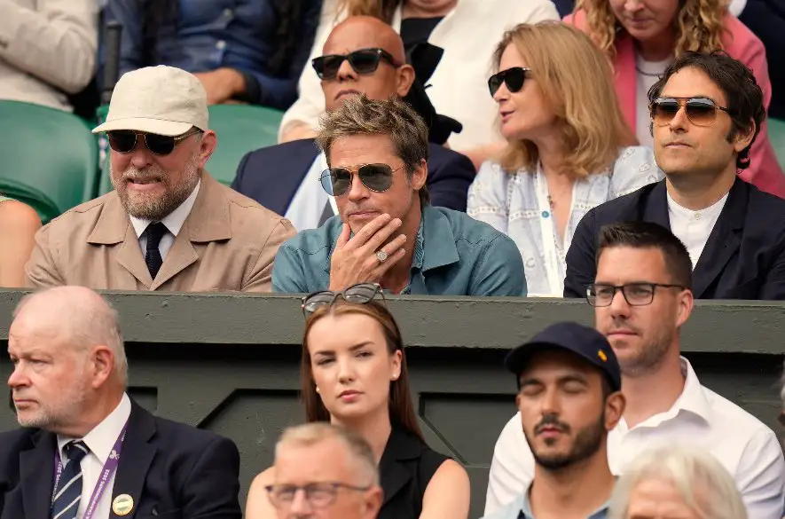 Mužské finále Wimbledonu si nenechali ujsť ani Brad Pitt či Ariana Grande