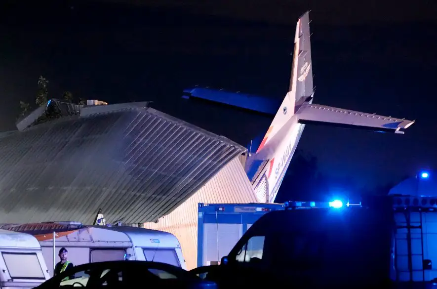 Na malom letisku neďaleko Varšavy sa zrútilo lietadlo, zahynulo päť ľudí