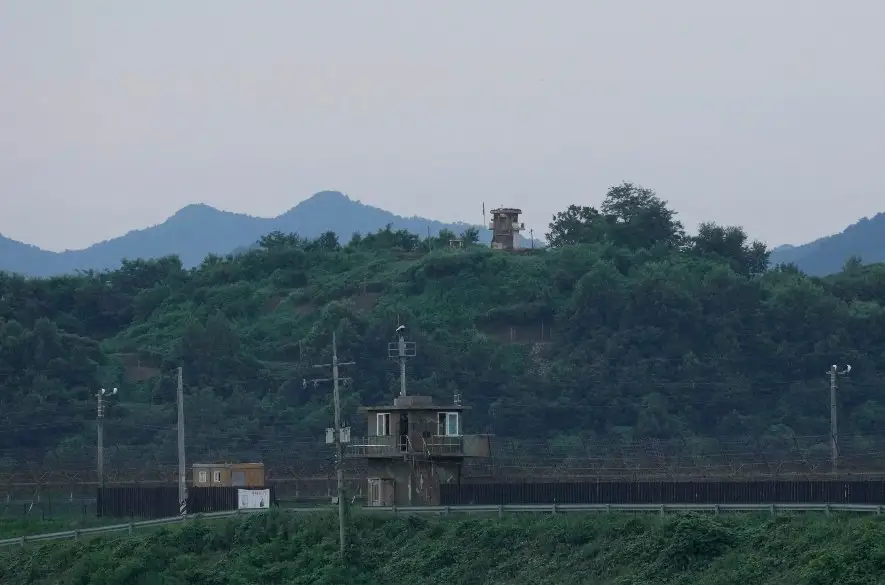 Američan prešiel počas exkurzie bez povolenia z Južnej do Severnej Kórey