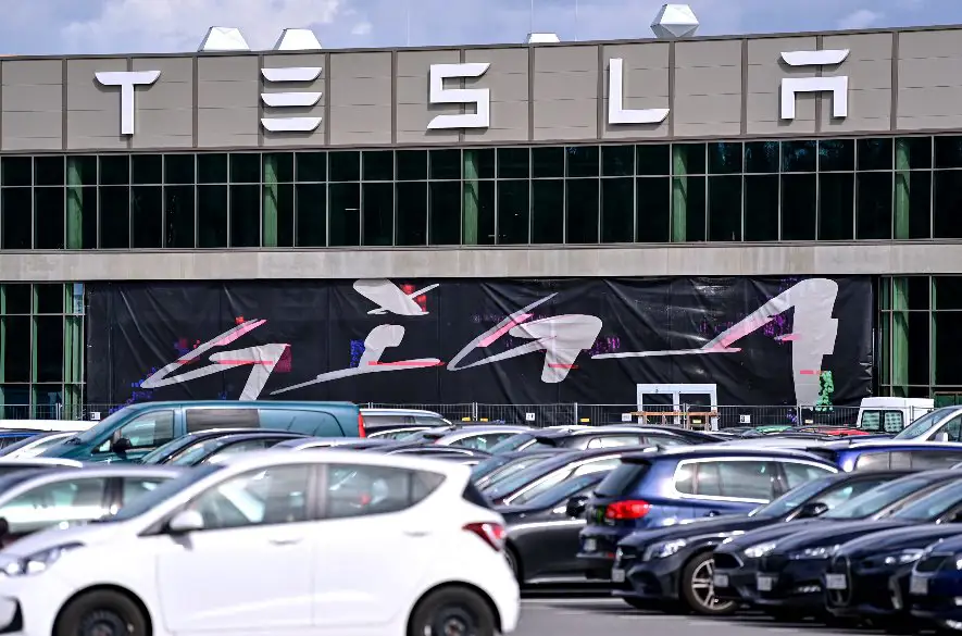 Tesla sa snaží zdvojnásobiť kapacitu nemeckého závodu