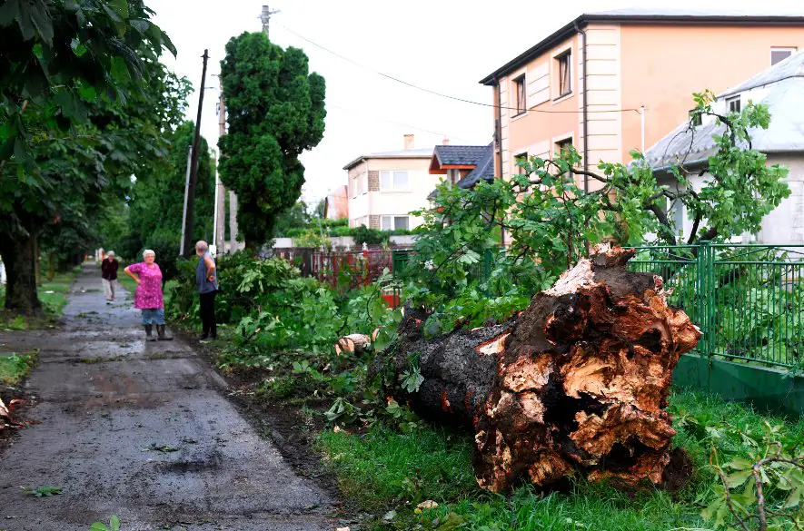 Mimoriadna situácia po búrkach platí vo viacerých obciach na východe Slovenska