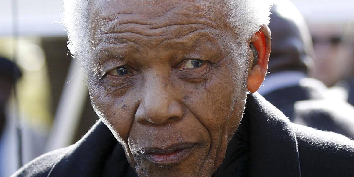 Mandela je späť v nemocnici s pľúcnou infekciou