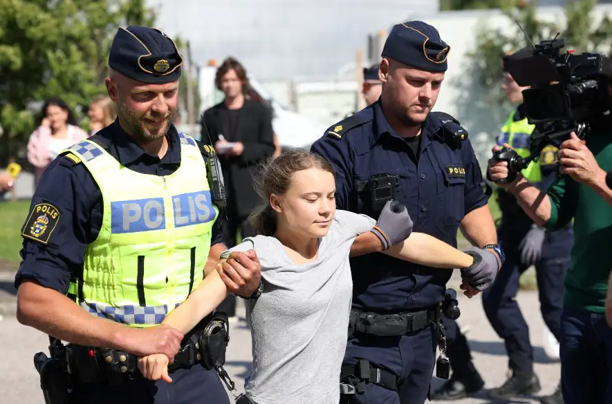 Aktivistku Thunbergovú z protestu v Malmö znovu odviedla polícia